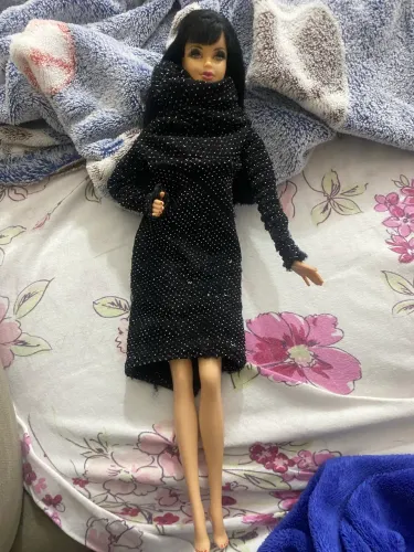 Barbie tarina tarantino com reroot cabelo preto liso e roupa custom