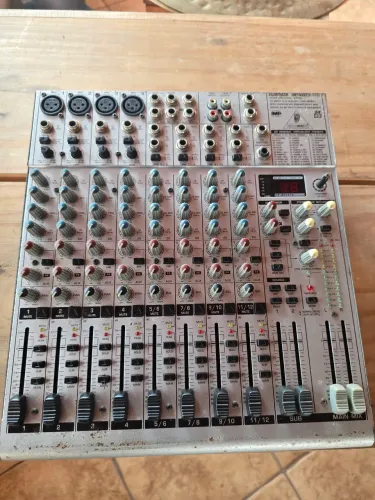Mesa Behringer UB1622FX-PRO 12 canais