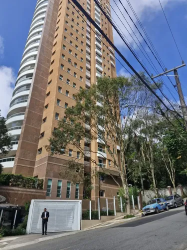 Imóvel para aluguel e venda tem 368 metros quadrados com 3 quartos