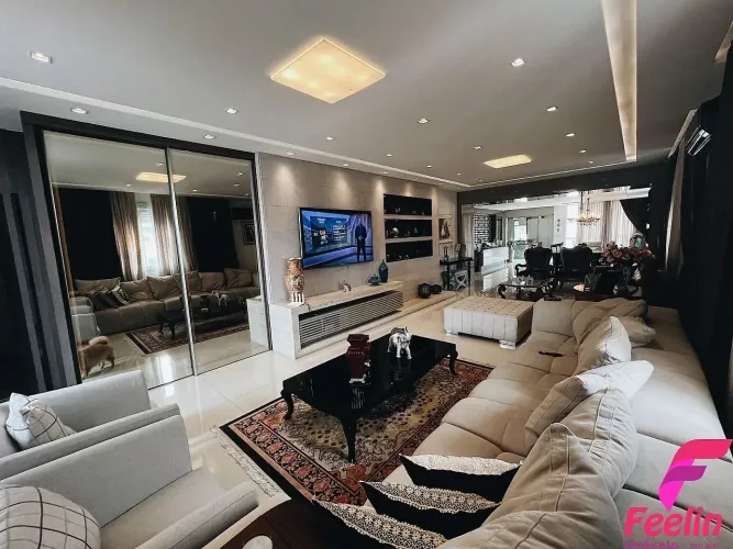 Cobertura duplex com 430m2 e piscina privativa no bairro Córrego Grande