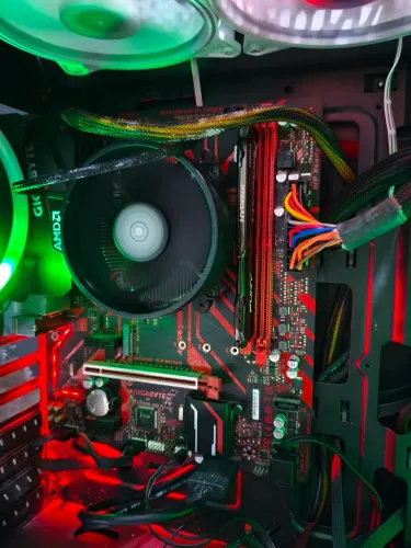 Pc Gamer Básico 5600G + 8 GB RAM HYPERX 3200mhz
