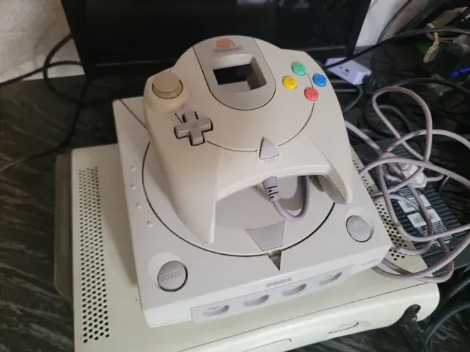 Sega Dreamcast - Liga, Sem Imagem - Para Reparo ou Peças + Controle Original