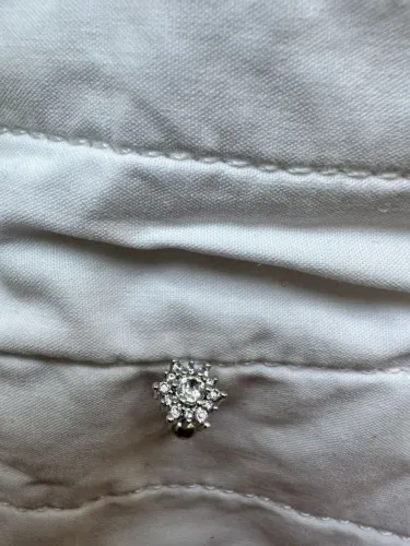 Piercing cravejado flor helix