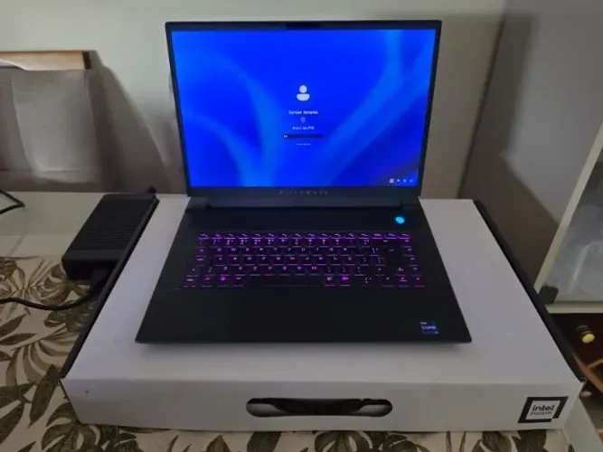 Alienware m16 R1 - i9 + RTX 4060 | 16GB RAM | SSD 1TB |