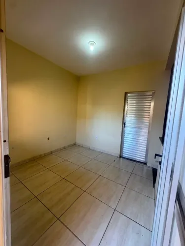 Casa coroa grande 700 água e luz incluso 