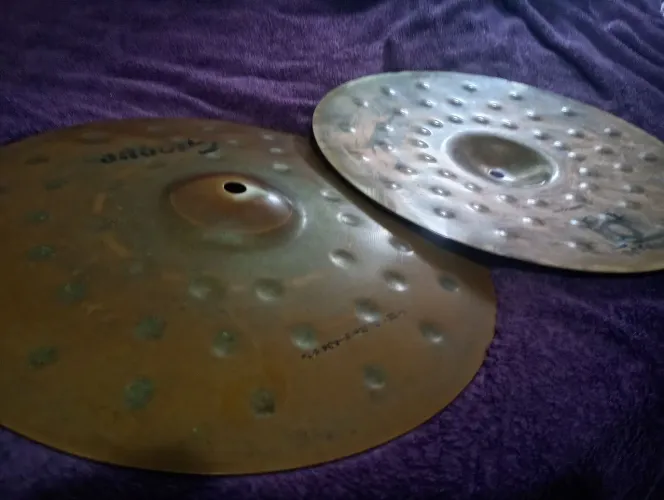 Pratos de bateria Octagon Groove (chimba 13" +condução 20") -- fora de fabricação com kit