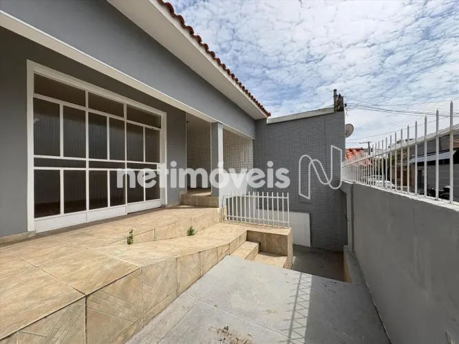 Casa à venda no Renascença!