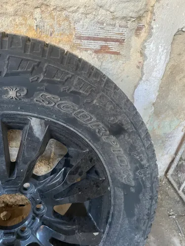 Roda aro 18, 6 furos + pneu 275/65-R18 novo 
