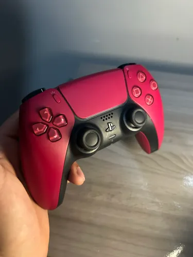 Controle DualSense PS5 Cosmic Red ?