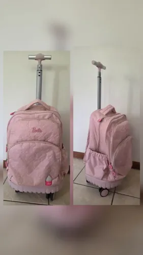 Mochila de rodinhas gira 360°, marca Barbie