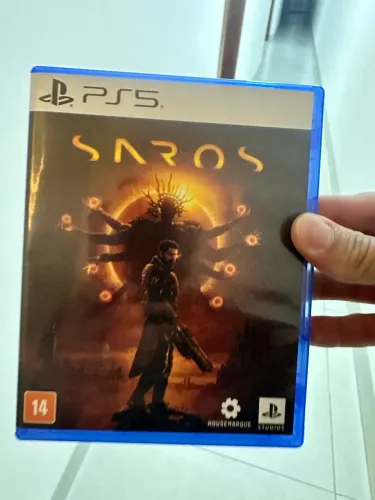SAROS jogo PS5 Mídia Fisica