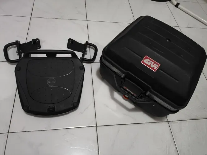 Bagageiro/Suporte para baú CB 300f + Baú Givi