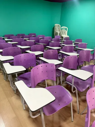 Cadeira escolar de braço