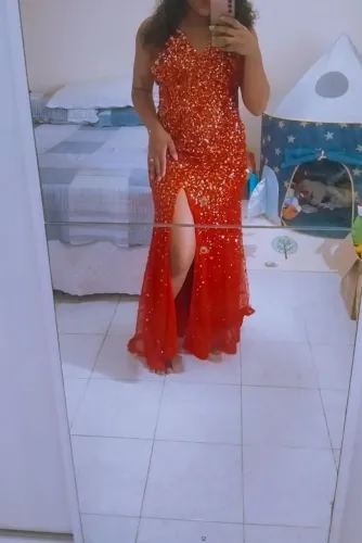 Vestido de festa bordado a mão com pérolas
