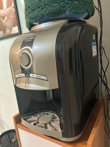 Gela água 