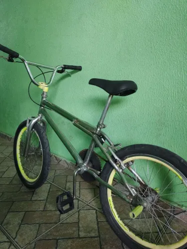 Bicicleta aro 20 cromada folha aero pneu novo ZAP *