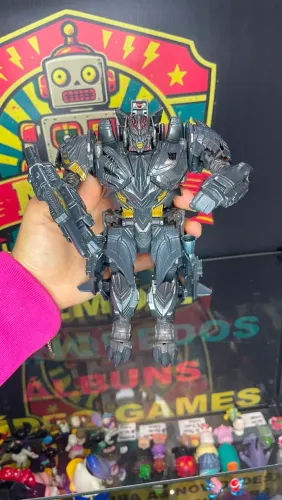 Boneco Megatron transformers