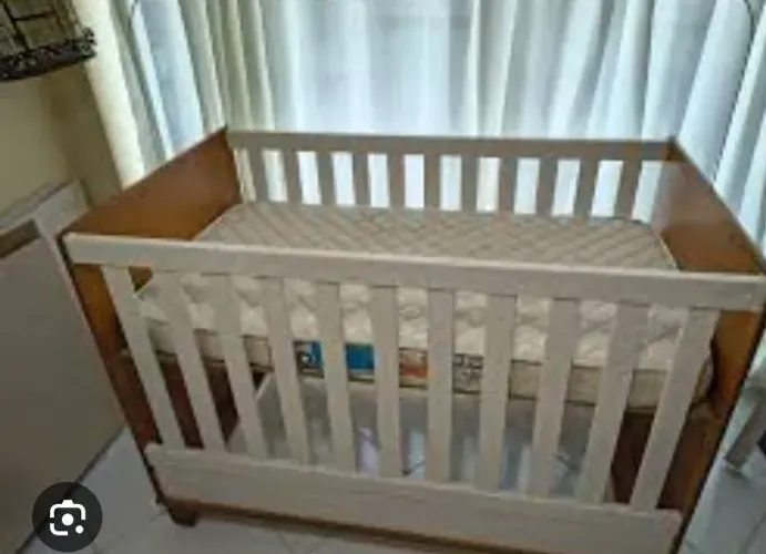 Berço que vira cama semi novo Matic