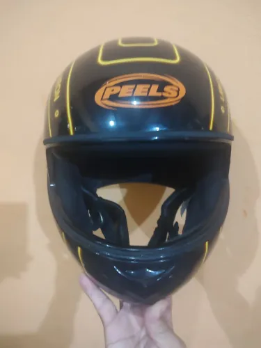 Capacete modelo Peels 60