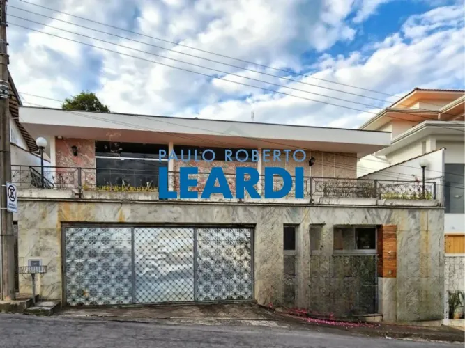 SOBRADO - JARDIM DOS ESTADOS - MG