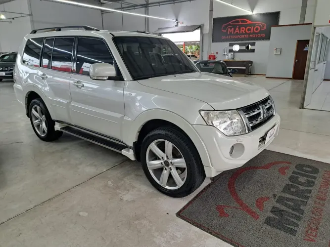 Mitsubishi Pajero HPE 3.2 4X4 T.i. Dies. 5P Aut. 2013