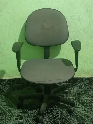 Cadeira de escritório usada