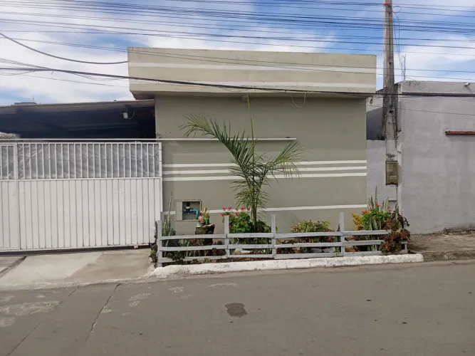 Casa com estrutura pra sobrado