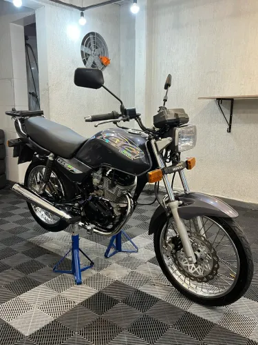 ?Vendo CGTitan 125 com motor de 150 legalizado documento em dia só transferir 
