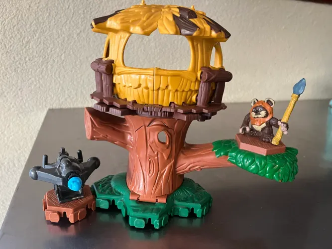 brinquedo Playskool Star Wars Galactic Heroes Endor Adventure.  