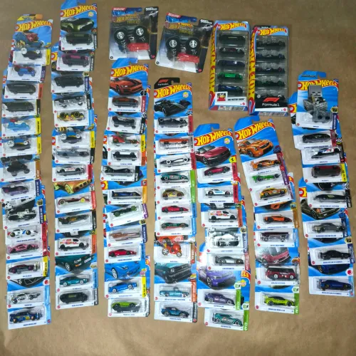 Coleção Hot Wheels 80+ carros lacrados ? Skyline R34, Ferrari, McLaren F1, F&F