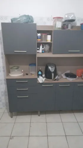 Guarda roupa de solteiro e um armário de cozinha de mdp