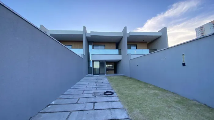 Casa Duplex Eusébio- 4 Suítes R$699.000,00 Centro