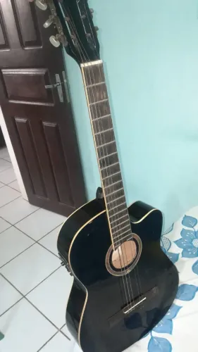 vendo um violao
