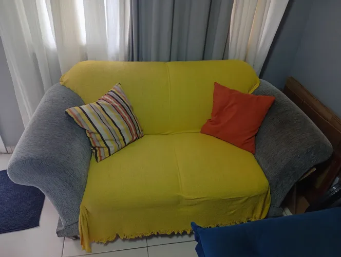 Vendo sofá de dois lugares 180,00
