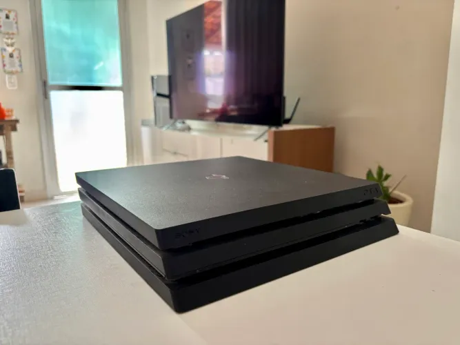 PlayStation 4 Pro 1tb- IMPECÁVEL / Único dono