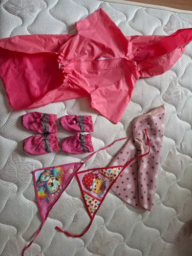 Capa de chuva PET tam 6 + Botinhas pra chuva