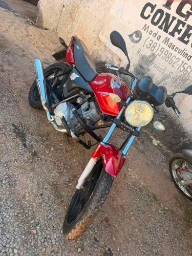 Titan CG 150 Vermelha