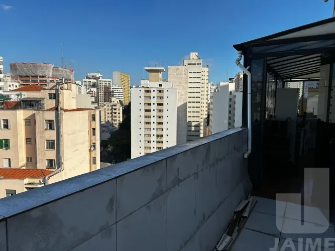 Cobertura com varanda e vista livre - 2 dorms