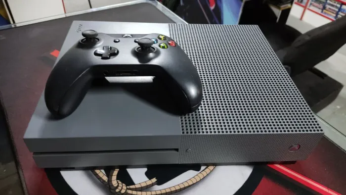 ONE S 1TB, TROCO PS4/PS3. GARANTIA, PARCELO 12X. LOJA FÍSICA.
