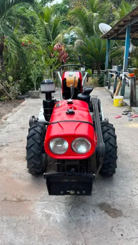 Vendo esse tratorico. Poucas horas de isso.