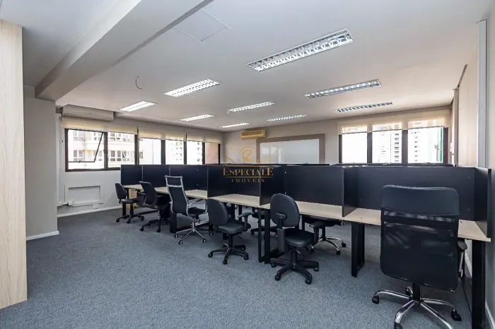 SALA COMERCIAL PARA LOCAÇÃO NO ÁGUA VERDE EM CURITIBA