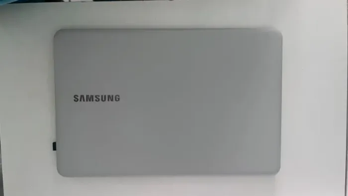 Notebook Samsung Essentials E30