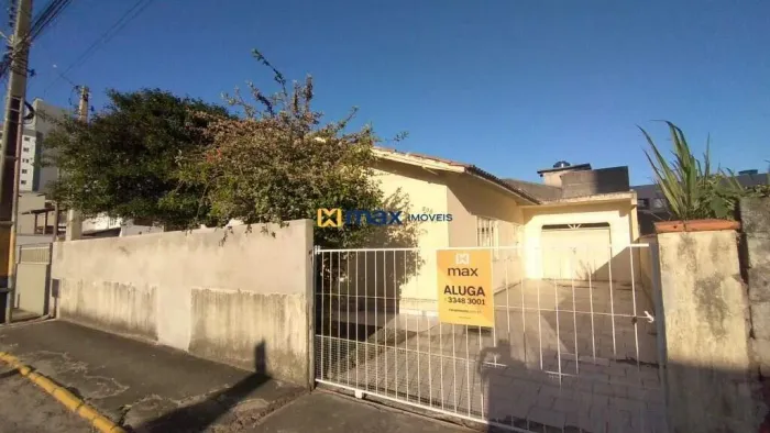 Venda: Terreno com 300m² (12x25) e Casa com 3 dormitórios, Centro, Navegantes