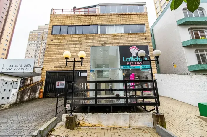 Loja comercial com 1 vaga no Cristo Rei, Curitiba - Ideal para seu negócio