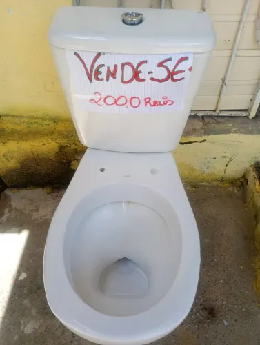 Porta e vaso sanitario