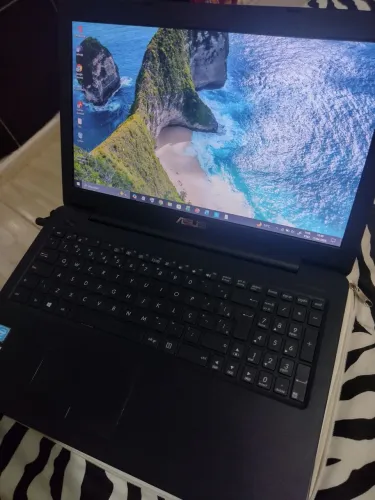 Notebook Asus $650 + um Brinde