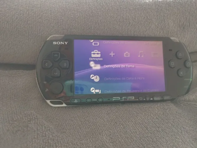 Psp fat bem conservado desbloqueado com cartão de 4gb com jogos