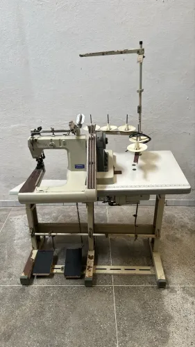 Máquina de costura fechadeira 