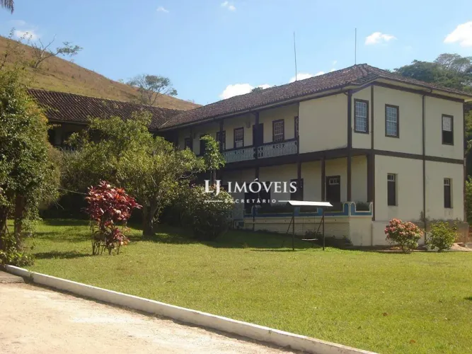 Fazenda a venda próxima a Juiz de Fora MG, Sede de Época com 22 dormitórios - 3388000 m² p
