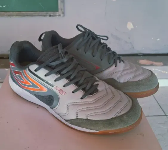 Chuteira Umbro Pro 5 bump (tam 42)